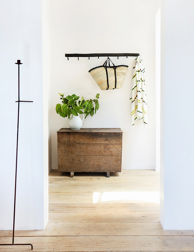 alexander-design-malibu-house-hallway