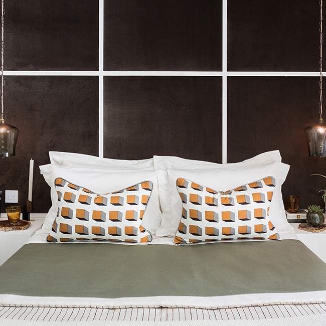 Inside a Mid-Century Inspired London flat by Studio Ashby • Plimsoll Apartment London on @SavvyHome