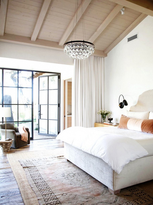 How to Pick a Rug for Your Bedroom