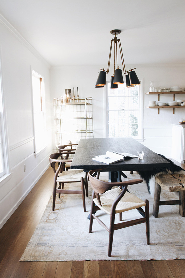 How to Pick a Rug for Your Dining Room